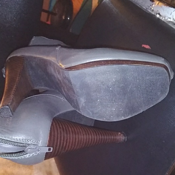 Shoes - Picture 4 of 5